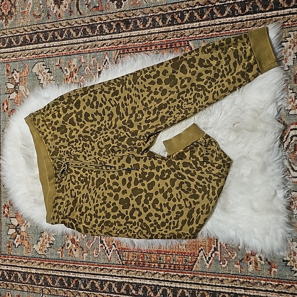 Joy Lab Sweats / Sweatpants with Leopard Print Size Large